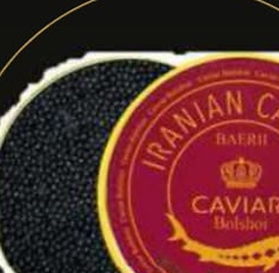 Lata abierta de caviar Baerii de Irán de Bolshoi, con la tapa dorada y granate
