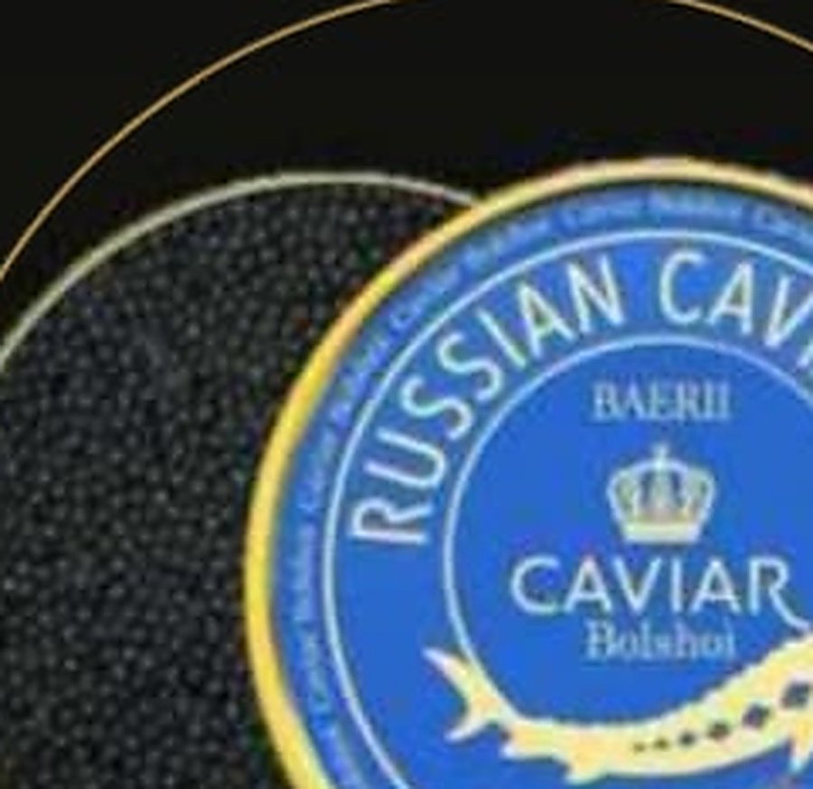 Lata abierta de caviar Baerii Tradición Rusa de Bolshoi, con su etiqueta azul rusa