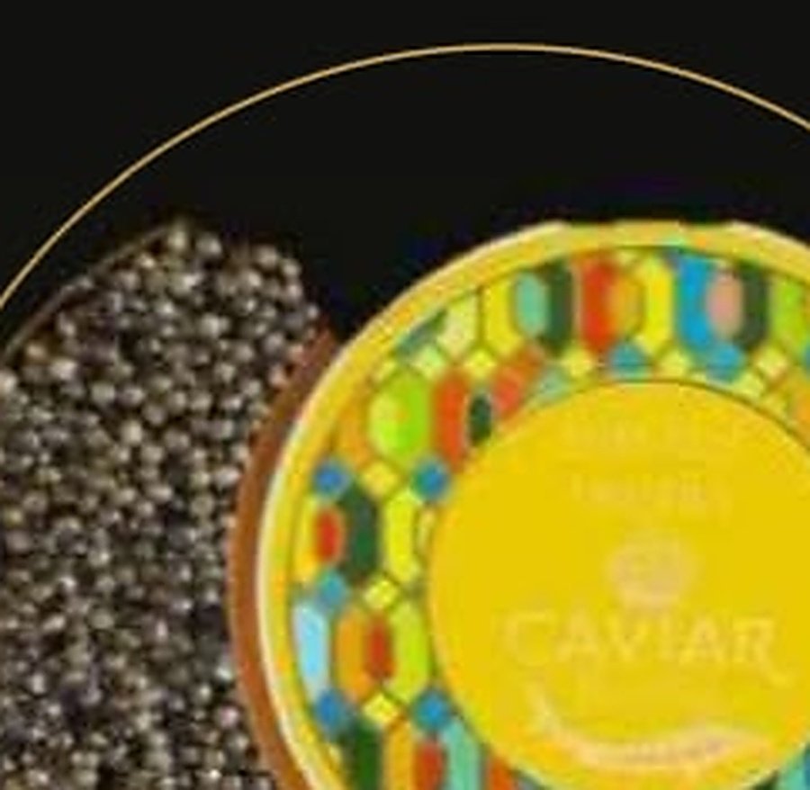 Lata abierta de caviar Imperial Osetra de Bolshoi, con huevas marrón ámbar y gris